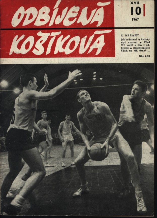 Ein Schwarz-Weiß-Foto einer Gruppe von Männern, die Basketball auf einem Court spielen, wobei einer einen Ball hält, und Text oben und unten, der die Bände 10 bis 28 auflistet.