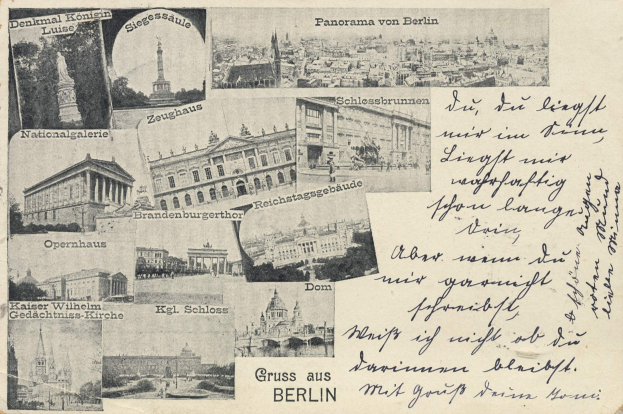 Alte Postkarte mit verschiedenen Abbildungen von Berlin, darunter Gebäude, Bäume und eine Statue, mit handgeschriebener Schrift.