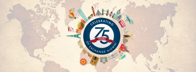 Eine Weltkarte mit dem Text "75 Jahre Austausch-Alumni" in der Mitte, umgeben von animierten Bildern von Gebäuden und anderen Gegenständen.