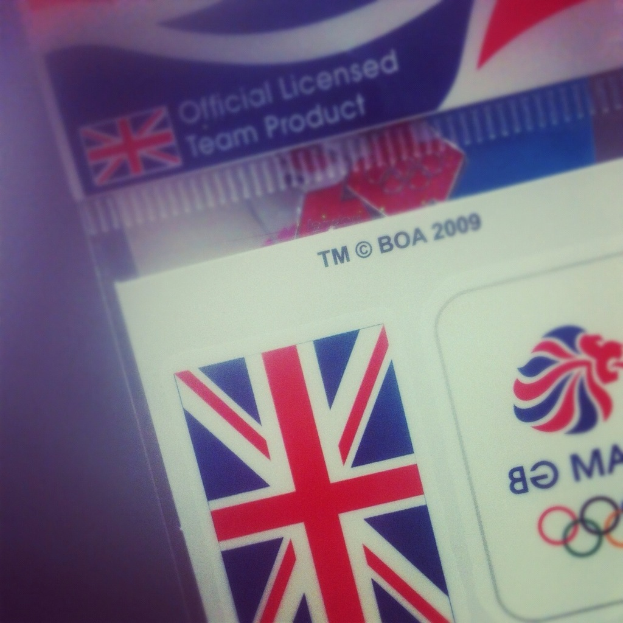 Ein Detailbild einer Identitätskarte mit der amerikanischen Flagge und der Aufschrift "Critical Licence" auf der Vorderseite.