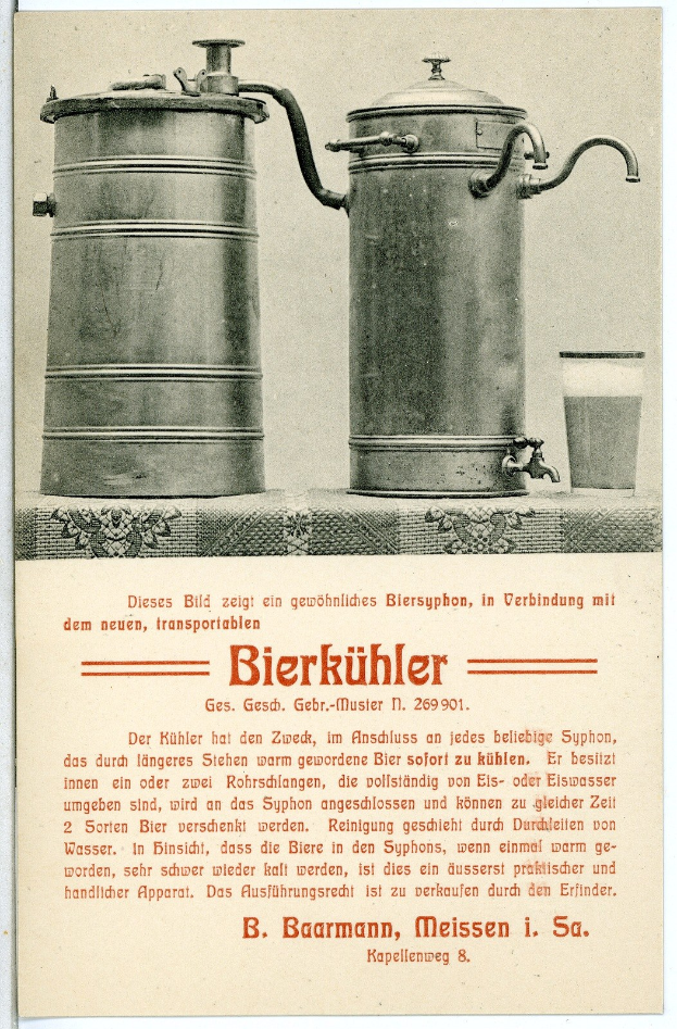 Werbeposter mit zwei Metall-Bierhumpen und einem Glas Bier