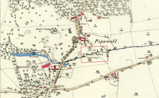Ein detaillierter alter Stadtplan von Pipewell, der Straßen, Gebäude, Sehenswürdigkeiten und Text mit Zahlen zur Standortangabe zeigt.