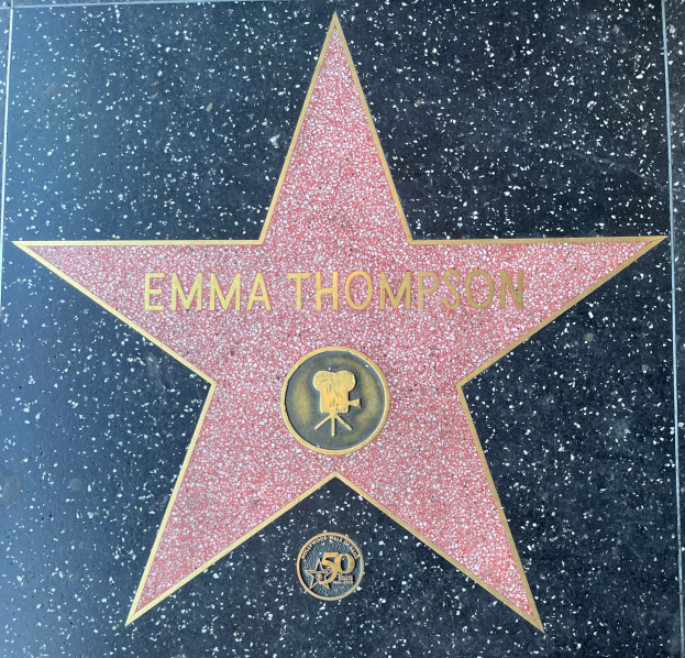 Emma Thompsons Stern auf dem Hollywood Walk of Fame, ein fünfzackiger schwarzer Stern mit weißer Schrift in der Mitte.