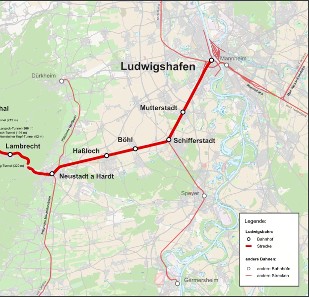 Karte von Ludwigshafen, Deutschland, mit einer roten Linie, die die Bahnroute markiert, und Text, der Details zur Länge, Entfernung und Sehenswürdigkeiten liefert.