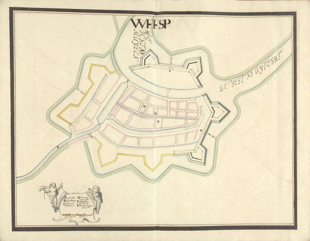 Detailierte Karte von Wiesbaden, Deutschland, mit Straßen, Gebäuden und Sehenswürdigkeiten, die auf altem Papier mit handschriftlichen Notizen und Zeichnungen markiert sind.