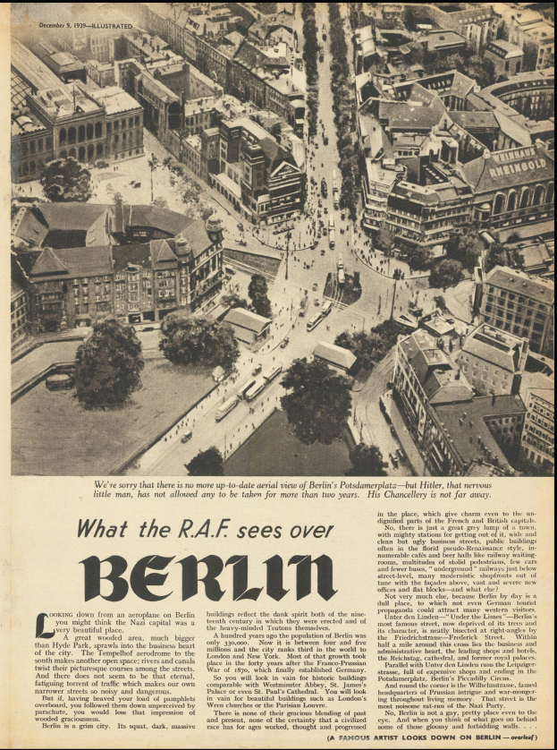 Schwarz-weiß-Fotografie einer alten Zeitungsseite mit einer Stadtansicht, die Gebäude, Bäume und Fahrzeuge zeigt, begleitet von Text.