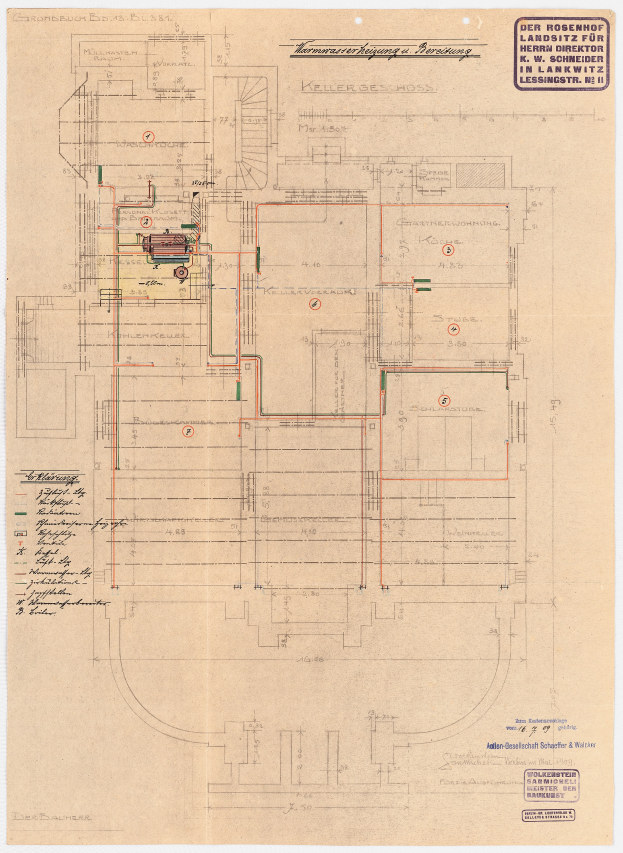 Ein detaillierter Architekturplan des Rosenhof-Krankenhauses in Hamburg, Deutschland, der den Aufbau des Gebäudes mit zahlreichen Drähten und Texten zeigt, die die Räume, Flure und andere Merkmale beschreiben.